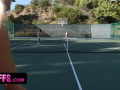 Красотки, Лесбиянка, Лизание, Киски, Сыновья, Молоденькие, Втроем, Сиськи