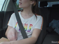 Braunhaarige, Aufs gesicht abspritzen, Handjob, Hardcore, Lecken, Pov, Jungendliche (18+), Titten