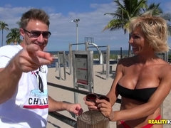Badpak, Blond, Pijpbeurt, Sperma in gezicht, Likken, Moeder die ik wil neuken, Realiteit, Geschoren