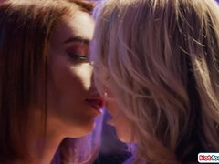 Gros seins, Gorge profonde, Jeux, Poilue, Mère que j'aimerais baiser, Piscine, Transsexuelle, Se déshabiller