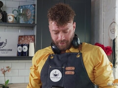 Tussi, Grosser arsch, Braunhaarige, Vollbusig, Muschi, Realität, Eng, Titten