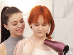 茶髪の, 指いじり, キス, レズビアン, オマンコ, 剃毛, ティーン, オッパイの