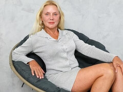 Amateur, Tetas grandes, Rubia, Consolador, Penetracion con dedos, Madres para coger, Solo, Juguetes