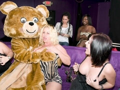 Blond, Pijpbeurt, Dansen, Sperma in gezicht, Interraciaal, Moeder die ik wil neuken, Feest, Roodharige vrouw