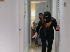 Amateur, Gros cul, Gros seins, Sucer une bite, Brunette brune, Tir de sperme, Hard, Masque