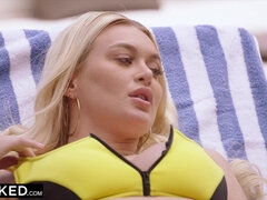 Gros seins, Blonde, Sucer une bite, Queue, En levrette, Faciale, Interracial, Chatte