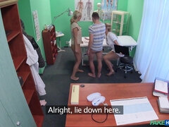 浴室, フェラチオ, カップル, チェコ, ヨーロピアン, 手コキする, 現実, のぞき
