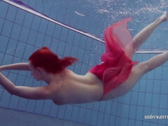 デカ尻, デカパイ, 茶髪の, 女, プール, タトゥー, ティーン, オッパイの