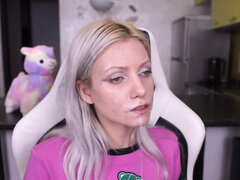 Vasya Silvia is fucked in the face while playing a video game