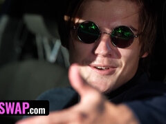 18 años, Hermano, Corrida, Penetracion con dedos, Flexible, Lamidas, Orgasmo, Orgía