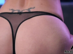 Grosser arsch, Grosse titten, Braunhaarige, Küssen, Lingerie, Milf, Solo, Titten