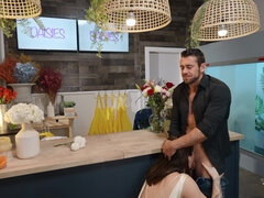 Gorgeous shemale with fine tits pleasures Dante in the kitchen