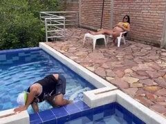 Gros seins, Sucer une bite, Fétiche, Fille latino, De plein air, Piscine, Nénés, Mouillée