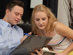 Cul, Grosse bite, Sucer une bite, En levrette, Seins naturels, Cheveux courts, Maigrichonne, Nénés