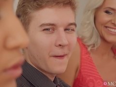 Lieveling, Gek, Schattig, Flexibiel, Likken, Rijpe lesbienne, Orgie, Ruw