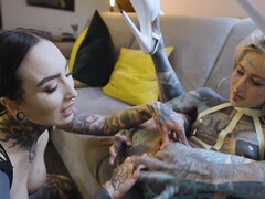 チェコ, エモ, 指いじり, レズビアン, なめる, オマンコ, スイス