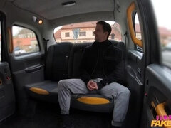 Grosse titten, Braunhaarige, Auto, Behaart, Hd