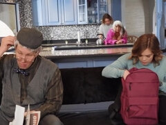 Спальня, Большие сиськи, Блондинки, Очки, Бабушки, Огромные размеры, Мужья, Киски