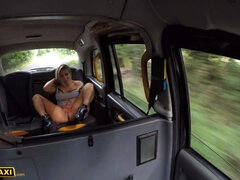 Amateur, Gros seins, Blonde, Sucer une bite, Voiture, Mère que j'aimerais baiser, Public, Réalité