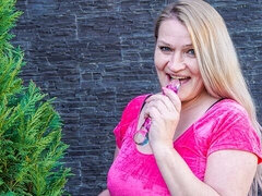 デカ尻, デカパイ, 指いじり, 淫乱熟女, 一人, ストッキング, ストリッピング, トイレ