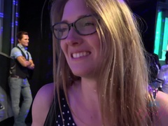 Leie, Kleid, Freundin, Behaart, Im freien, Pov, Muschi, Nass