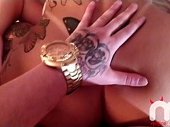 Amateur, Beauté, Sucer une bite, Brunette brune, Tir de sperme, Hd, Léchez, Tatouage