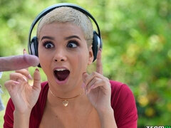 フェラチオ, 毛深い, 手コキする, 異人種間, オナニー, ピアス, ショートヘア, タトゥー