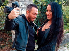 Blasen, Braunhaarige, Puppe, Handjob, Geld, Im freien, Tätowierung, Jungendliche (18+)