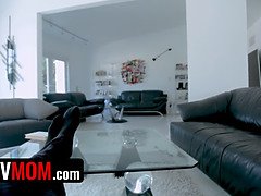 Grosser arsch, Blasen, Geile alte tussi, Spermaladung, Kehlenfick, Handjob, Lecken, Muschi