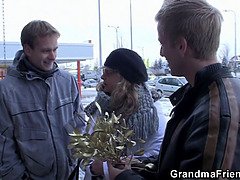 18 jahre, Grosser schwanz, Tschechisch, Oma, Milf, Mutti, Muschi, Flotter dreier