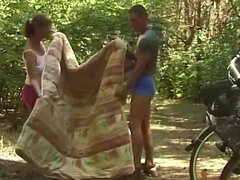 18 jaar, Pijpbeurt, Hd, Rijpe lesbienne, Moeder, Openbaar, Hangende tieten, Lelijk