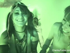 Derrière les coulisses, Gros seins, Brunette brune, Marrant, Lingerie, Mature, Seins naturels, Actrice du porno