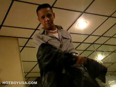 18 ans, Tir de sperme, Gode, Homosexuelle, Douche, Softcore, Se déshabiller, Allumeuse