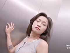 DMX0054The buttocks were caught in the elevator and turned into a human toilet