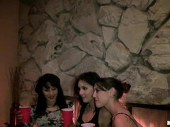 Blasen, Braunhaarige, Schwanz, Gruppe, Hardcore, Natürlichen titten, Party, Muschi