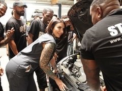 Grosser arsch, Blasen, Vollbusig, Handjob, Hardcore, Interrassisch, Milf, Orgie