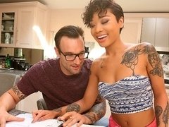 Cul, Noire, Sucer une bite, Attrapée, En levrette, Poupée, Branlette thaïlandaise, Tatouage