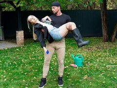 Bad, Blondine, Blasen, Handjob, Hardcore, Lecken, Muschi, Entkleiden