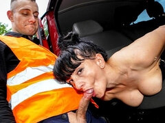 Grosser schwanz, Blasen, Auto, Geile alte tussi, Hd, Reif, Muschi, Ablutschen