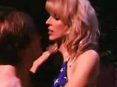 Grosser schwanz, Blasen, Hundestellung, Hardcore, Natürlichen titten, Kurzes haar, Jungendliche (18+), Titten