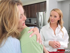 Grosser schwanz, Blondine, Geschnappt, Schwanz, Masturbation, Stiefmutter, Ablutschen, Taboo