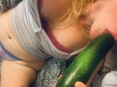 Enthousiasteling, Blond, Mollig, Eten, Inshuiven, Masturbatie, Moeder, Alleen