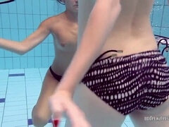 Pijpbeurt, Sperma shot, Handbeurt, Hongaars, Orgasme, Openbaar, Tieten likken, Onderwater