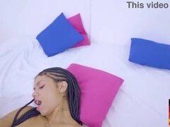 Grosser kitzler, Grosser schwanz, Latina, Orgasmus, Dürr, Schlampe, Tätowierung, Eng