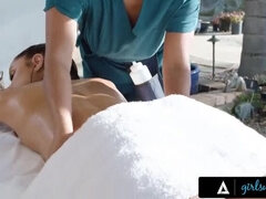 Interraciaal, Masseren, Natuurlijke tieten, Olie, Buiten, Kut duiken, Spaans, Tieten likken