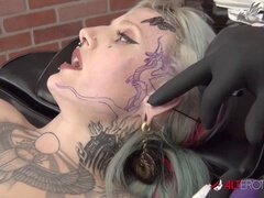 Blond, Pijpbeurt, Rondborstig, Tatoeage, Tietenklus, Tieten likken