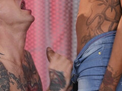 Gros seins, Gorge profonde, Bâillonner, Homosexuelle, Branlette thaïlandaise, Piercing, Rousse roux, Lécher le sphincter