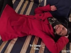 Gros seins, Sucer une bite, Brunette brune, En levrette, Énorme, Claque, Tatouage, Adolescente