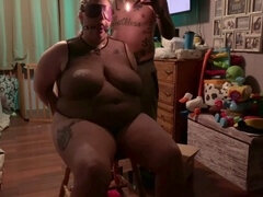 Cropping, plus-size, big tits