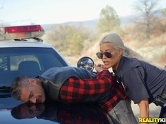 Cul, Gros seins, Blonde, Plantureuse, Tir de sperme, Police, Actrice du porno, Chatte